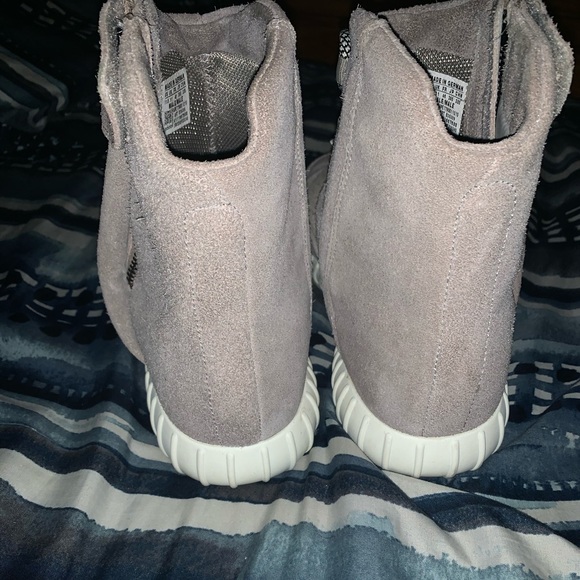 Yeezy Boost 750 Grey - Picture 3 of 3